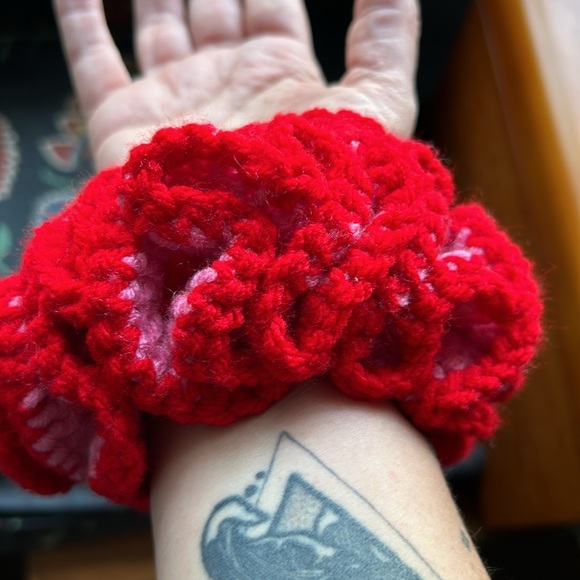 Handmade jumbo scrunchie - Picture 5 of 5